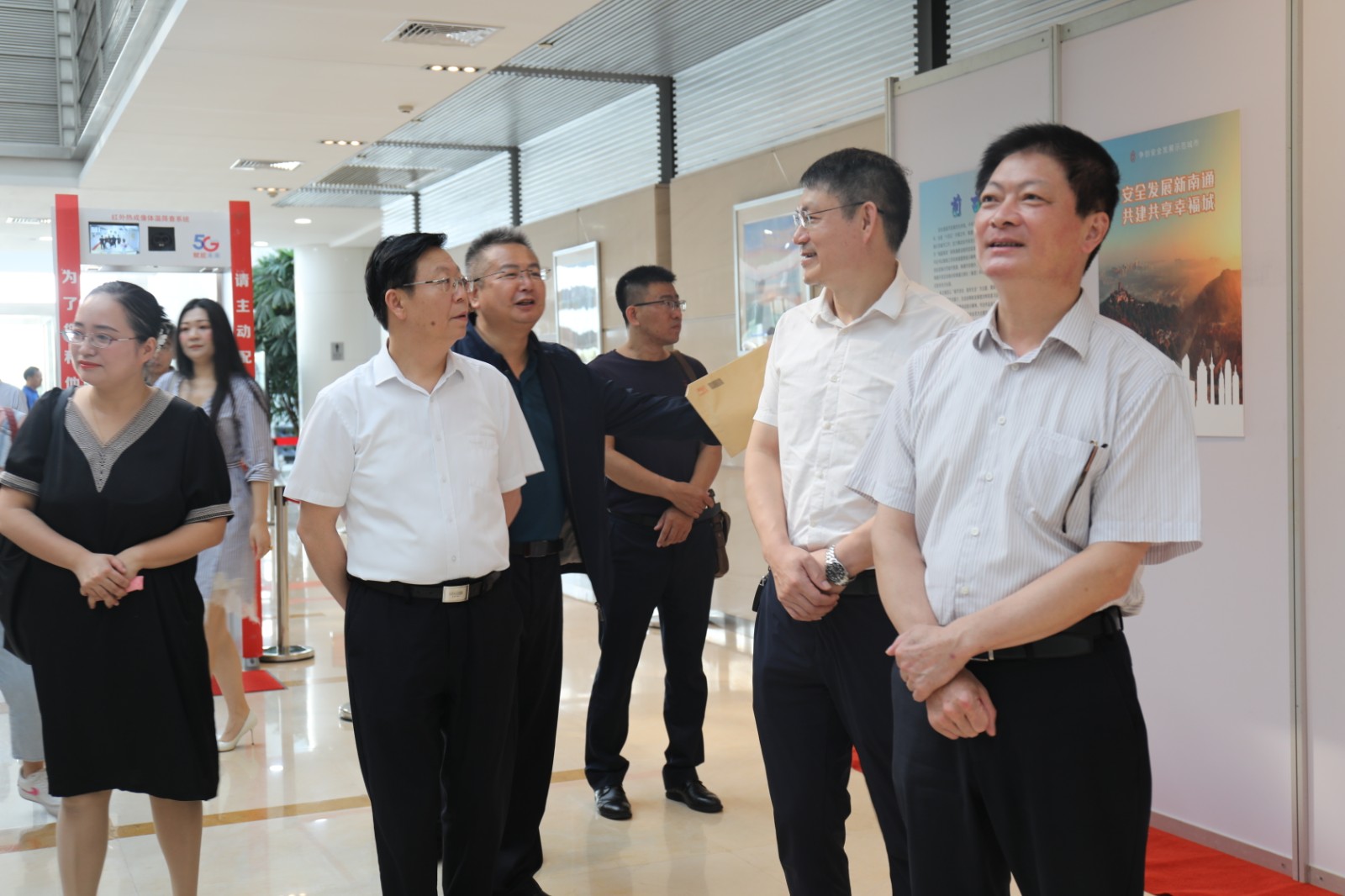 "市安委办主任,市应急管理局局长邰江淼强调,要持续推进安全文化宣传